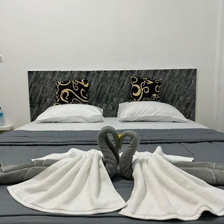 Black Sweet Homestay Dua Gili Air Bagian luar foto