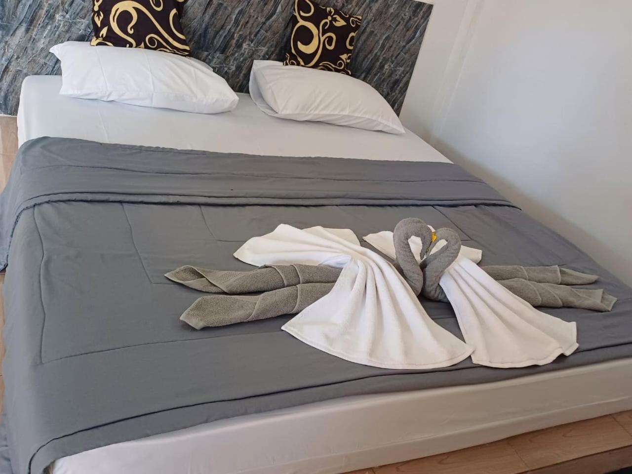 Black Sweet Homestay Dua Gili Air Bagian luar foto